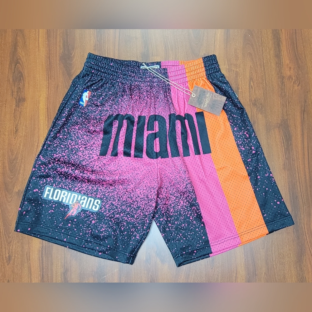Mitchell & Ness Swingman Shorts 2005 Miami Heat Re-Take Logo Men's Size L
